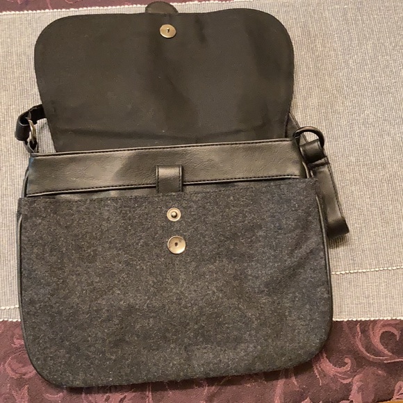 Unbranded grey wool purse. Simple design! - Picture 2 of 4